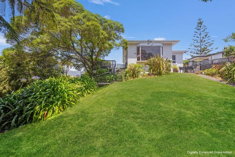 Photo of property in 4 Pekanga Road, Normandale, Lower Hutt, 5010