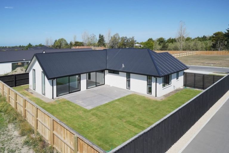 Photo of property in 16 Chatsworth Avenue, Rangiora, 7400