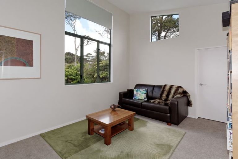 Photo of property in 11a Woodfern Crescent, Titirangi, Auckland, 0604