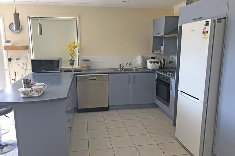 Photo of property in 11 Holsten Place, Massey, Auckland, 0614