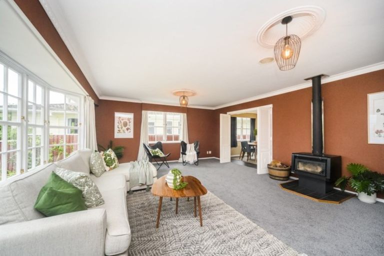 Photo of property in 25 Chilton Grove, Hokowhitu, Palmerston North, 4410