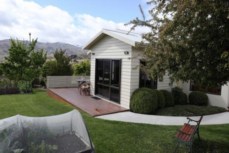 Photo of property in 2 Hall Road, Bannockburn, Cromwell, 9384