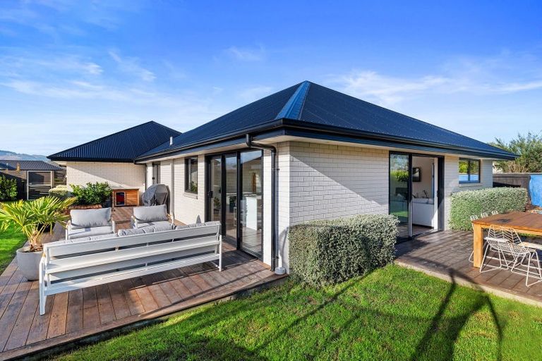 Photo of property in 32 Whincops Road, Halswell, Christchurch, 8025