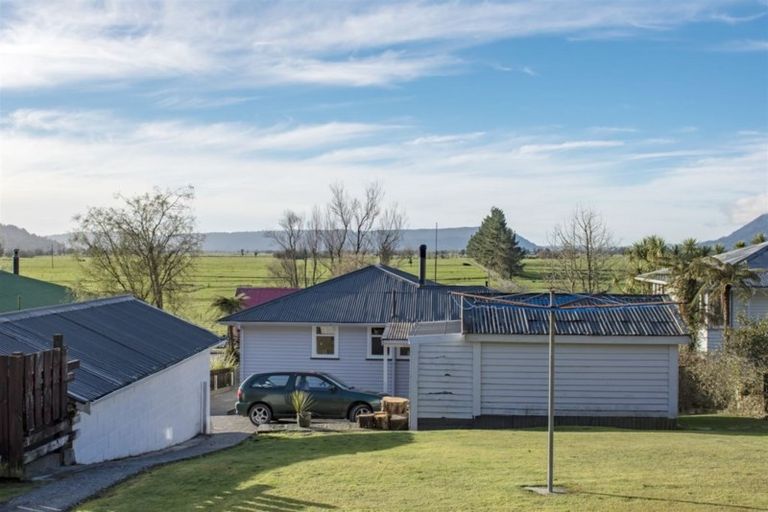 Photo of property in 17 Main Road, Harihari, 7884