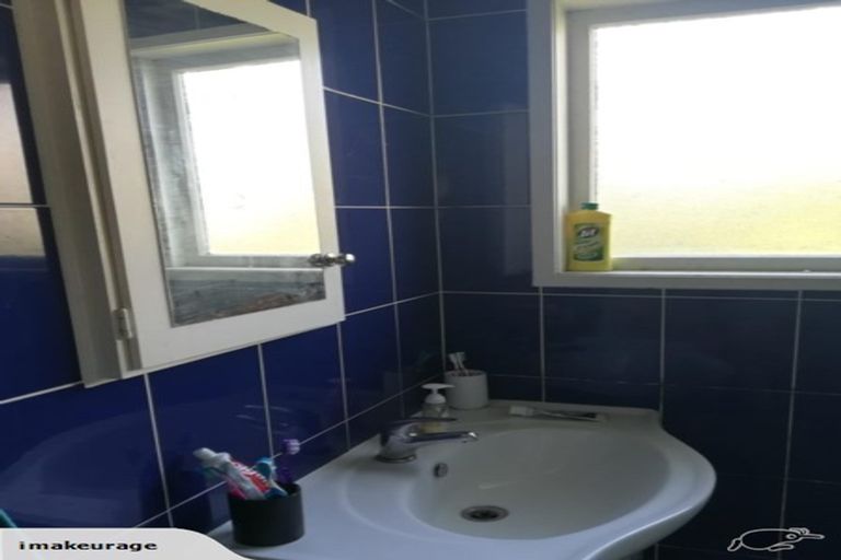 Photo of property in 46 Sunnyside Road, Sunnyvale, Auckland, 0612