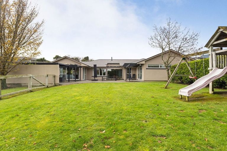 Photo of property in 37 La Lena Grove, Fitzherbert, Palmerston North, 4410