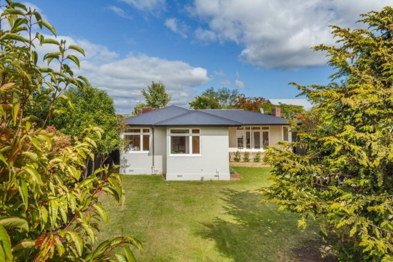 Photo of property in 74 Ihaka Street, Hokowhitu, Palmerston North, 4410