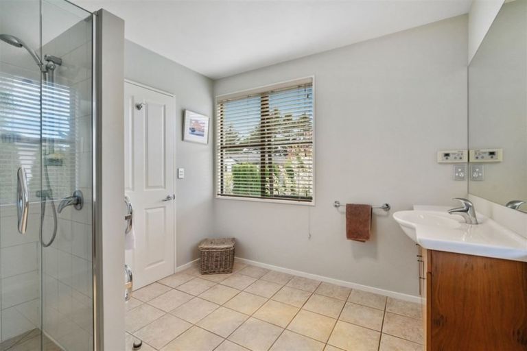 Photo of property in 2 Hogarth Lane, Burnside, Christchurch, 8053