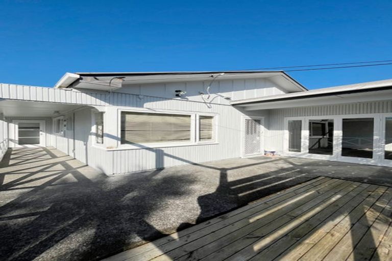 Photo of property in 242 Sturges Road, Henderson, Auckland, 0612