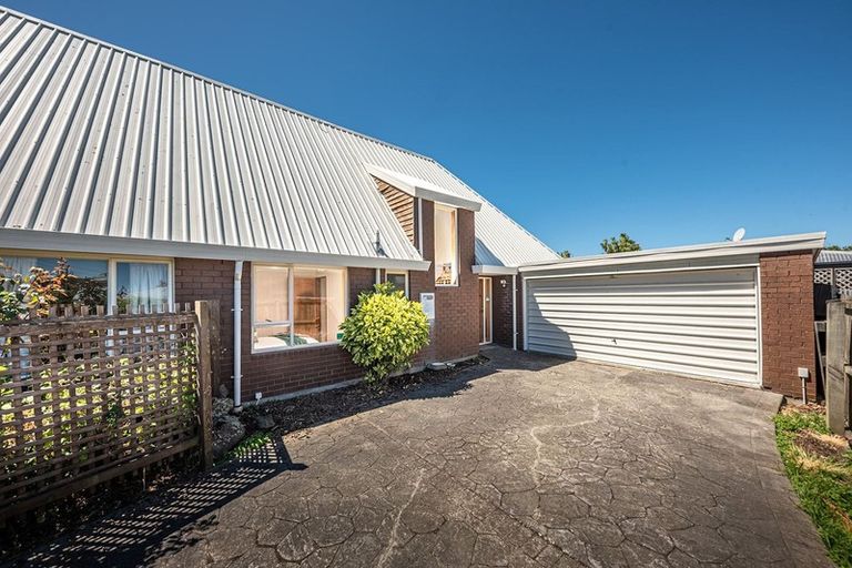 Photo of property in 3/76 Staveley Street, Avonhead, Christchurch, 8042