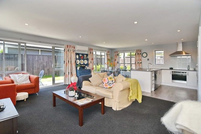 Photo of property in 8 Pimlico Place, Rangiora, 7400