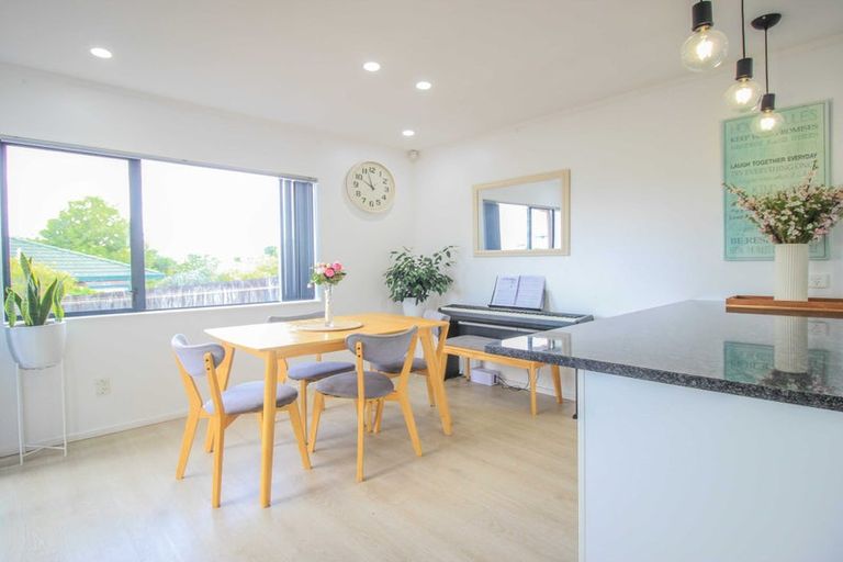 Photo of property in 38 Awaroa Road, Sunnyvale, Auckland, 0612