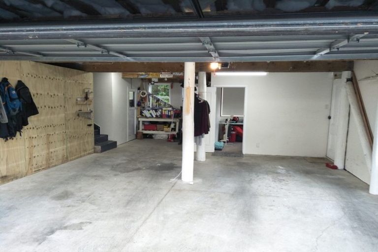 Photo of property in 2/22 Kiteroa Terrace, Rothesay Bay, Auckland, 0630