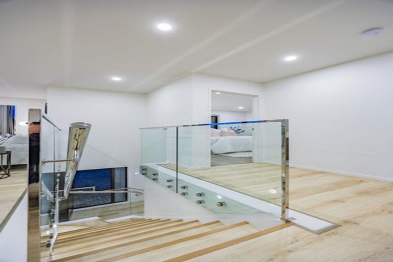 Photo of property in 3c Dawnhaven Drive, Te Atatu Peninsula, Auckland, 0610