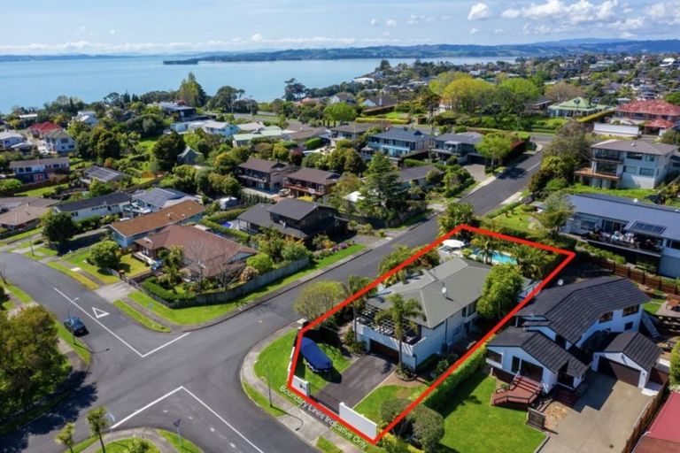Photo of property in 2 Copperfield Terrace, Mellons Bay, Auckland, 2014