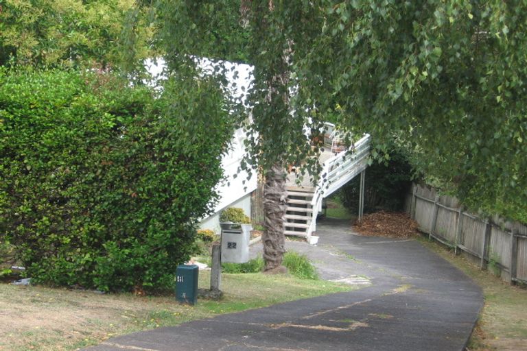 Photo of property in 22 Sunnyfield Crescent, Glenfield, Auckland, 0629