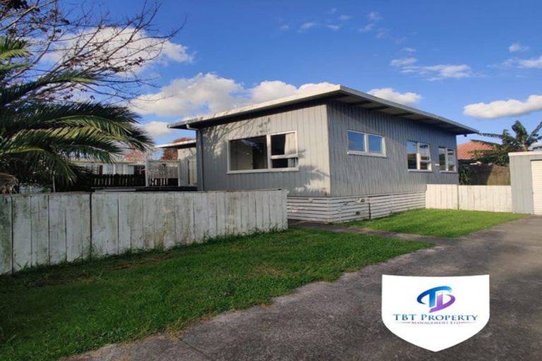 Photo of property in 12a Waiari Road, Conifer Grove, Takanini, 2112
