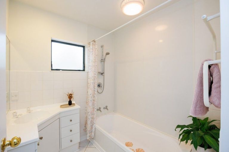 Photo of property in 127 Summerhill Drive, Fitzherbert, Palmerston North, 4410