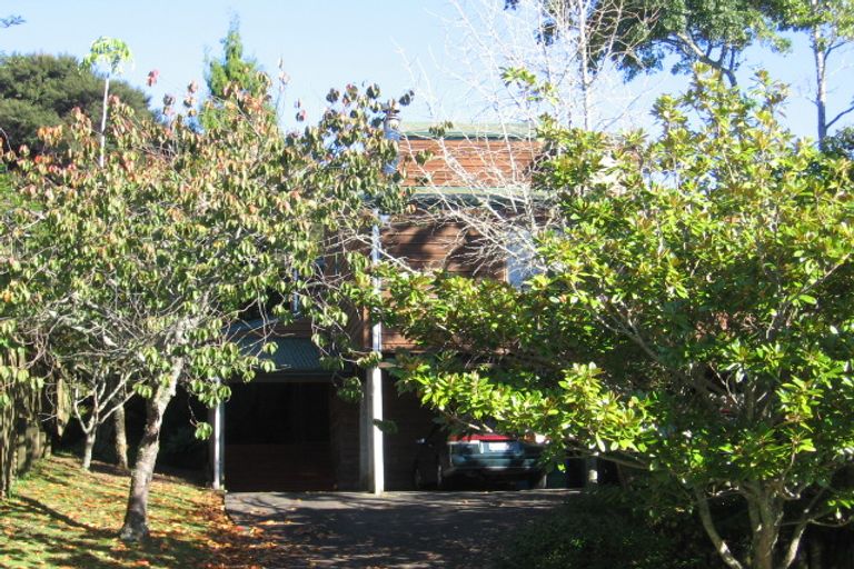 Photo of property in 21 Longfellow Parade, Glen Eden, Auckland, 0604