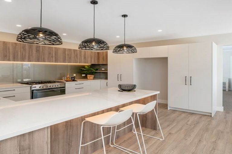 Photo of property in 16 Awatea Drive, Whitianga, 3510