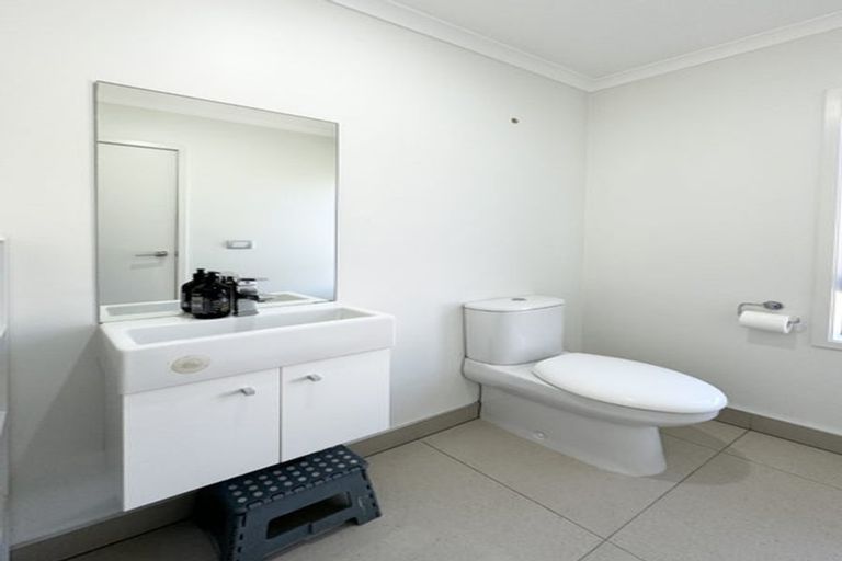 Photo of property in 61d Fields Parade, Oteha, Auckland, 0632