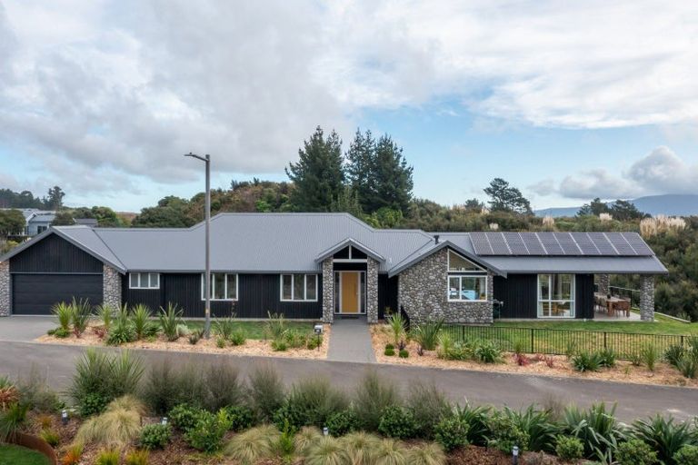 Photo of property in 20 Te Heke Place, Waikanae, 5036