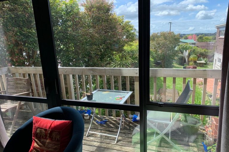 Photo of property in 2/75 Cliff View Drive, Green Bay, Auckland, 0604