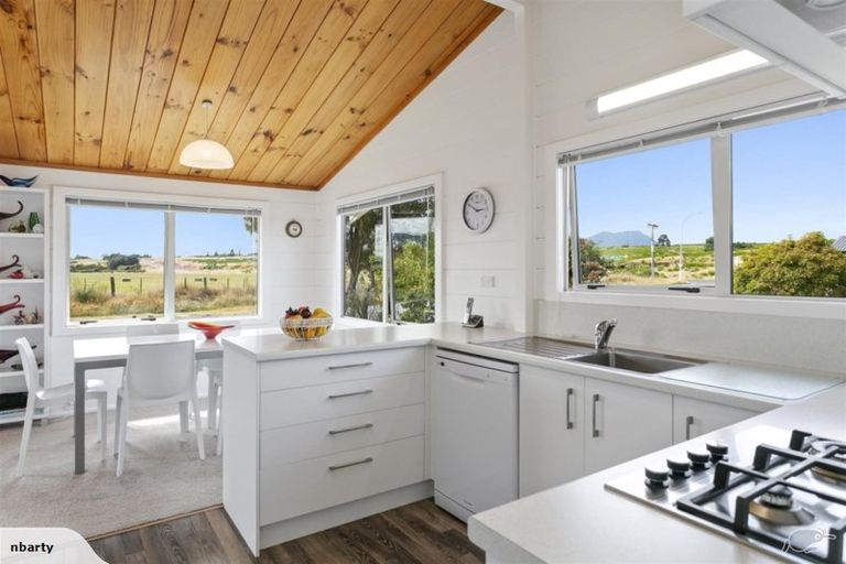 Photo of property in 2 Mahuta Road, Waitahanui, Taupo, 3378