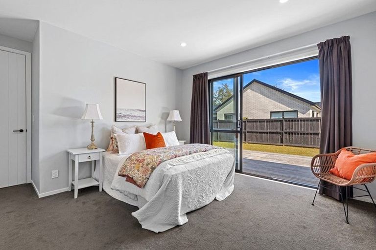 Photo of property in 18 Madden Avenue, Kumeu, 0810