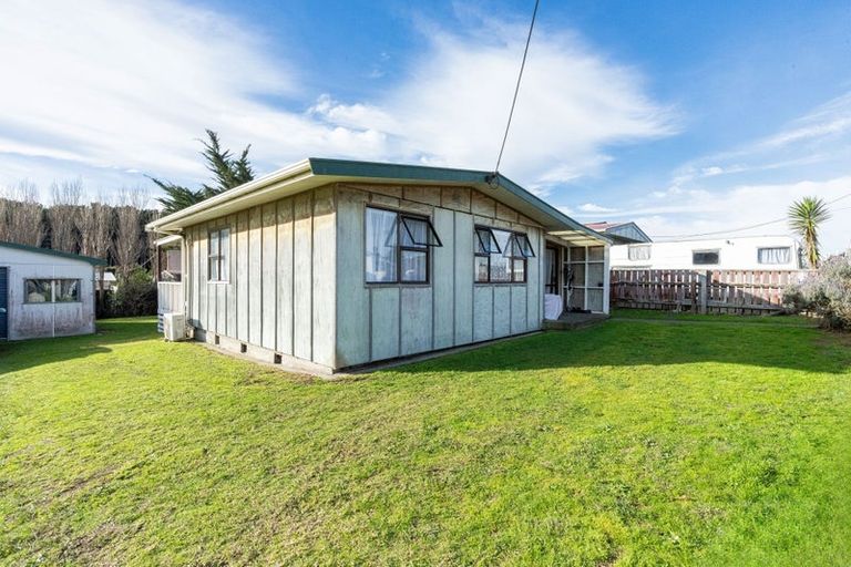 Photo of property in 9 Hennessy Street West, Foxton Beach, Foxton, 4815