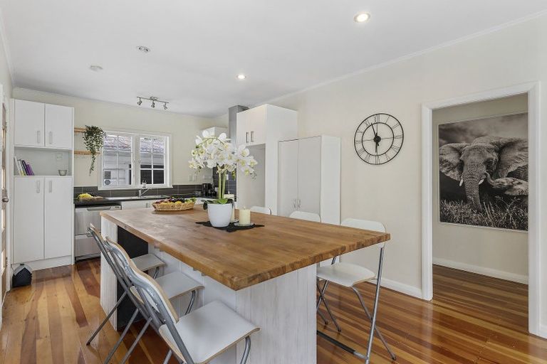 Photo of property in 36a Clayburn Road, Glen Eden, Auckland, 0602