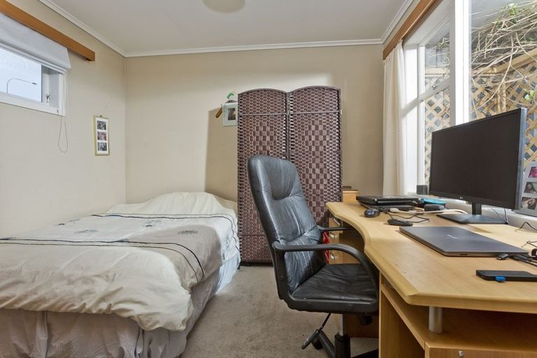 Photo of property in 545 Glenfield Road, Glenfield, Auckland, 0629