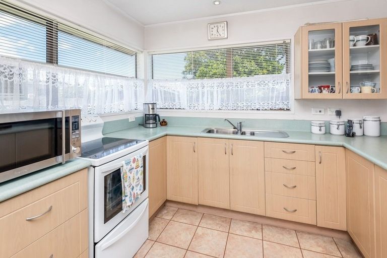 Photo of property in 10 Challen Close, Conifer Grove, Takanini, 2112