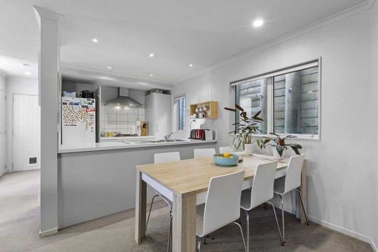 Photo of property in 8/16 Black Rock Road, Newlands, Wellington, 6037