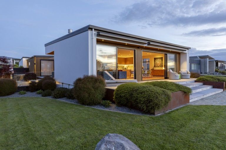 Photo of property in 10 Karapoto Lane, Rainbow Point, Taupo, 3330