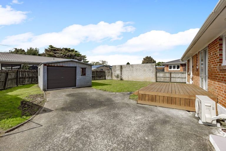 Photo of property in 22a Sutton Crescent, Papakura, 2110