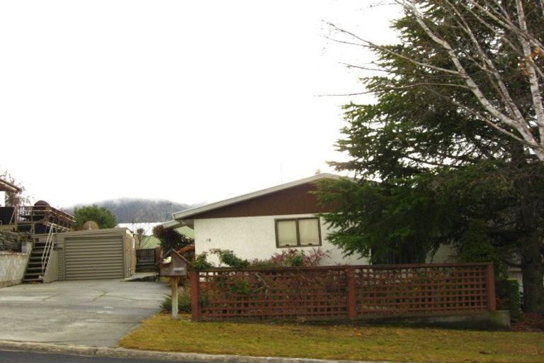 Photo of property in 18 Hood Crescent, Arrowtown, 9302