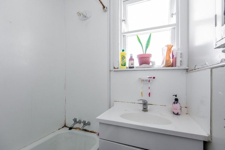 Photo of property in 1016 Hood Street, Mayfair, Hastings, 4122