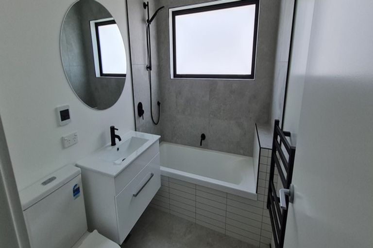 Photo of property in 84 Maupuia Road, Maupuia, Wellington, 6022