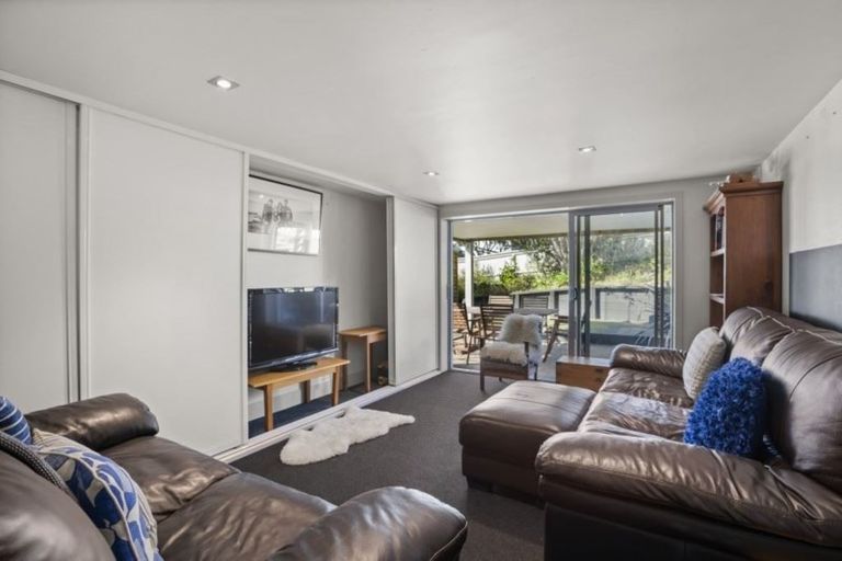 Photo of property in 28 Rothesay Bay Road, Rothesay Bay, Auckland, 0630