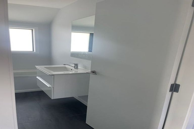 Photo of property in 128d Randwick Road, Moera, Lower Hutt, 5010