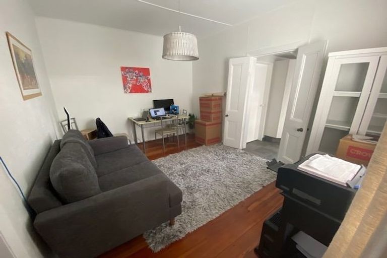 Photo of property in 18 Mantell Street, Seatoun, Wellington, 6022