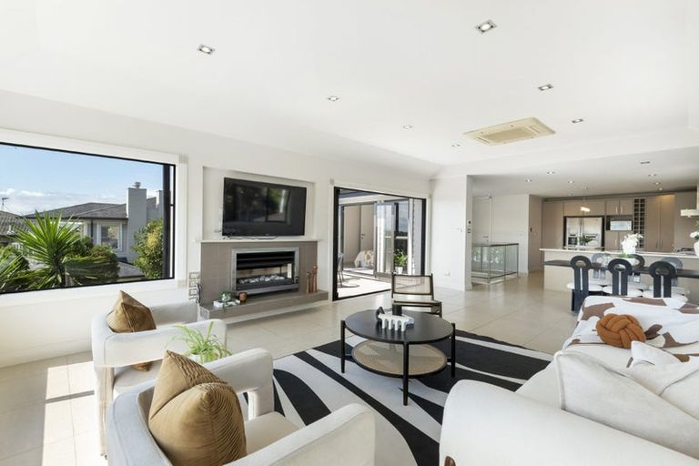 Photo of property in 34 Browns Bay Road, Rothesay Bay, Auckland, 0630