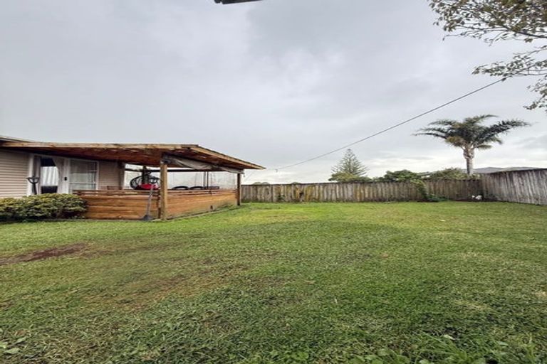 Photo of property in 4 Beaubank Road, Kelston, Auckland, 0602