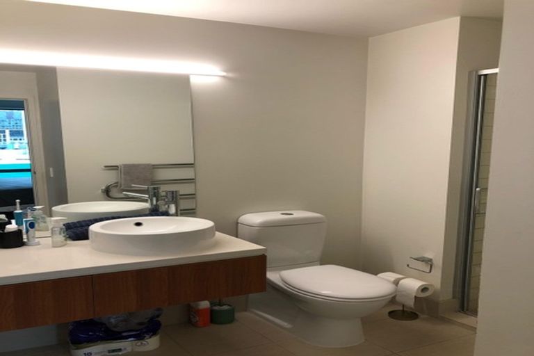 Photo of property in The Docks Apartments, 403/2 Dockside Lane, Auckland Central, Auckland, 1010