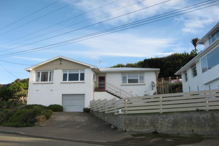 Photo of property in 82 Marine Parade, Bluff, 9814