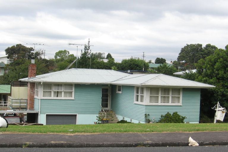 Photo of property in 15 Kelwyn Road, Kelston, Auckland, 0602