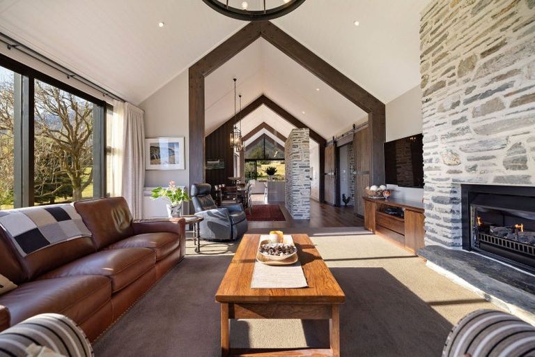 Photo of property in 31 Hackett Road, Jacks Point, Queenstown, 9371
