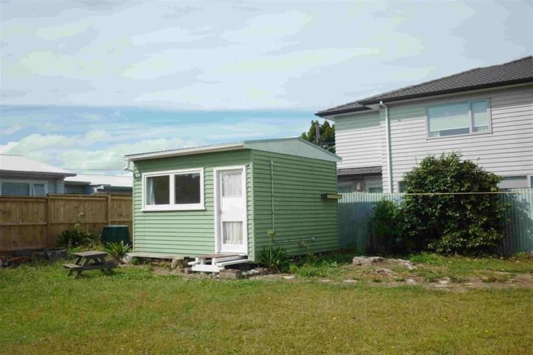 Photo of property in 77 Te Atatu Road, Te Atatu South, Auckland, 0610