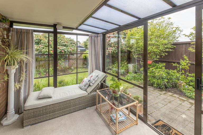 Photo of property in 1/124 Hamilton Avenue, Ilam, Christchurch, 8041